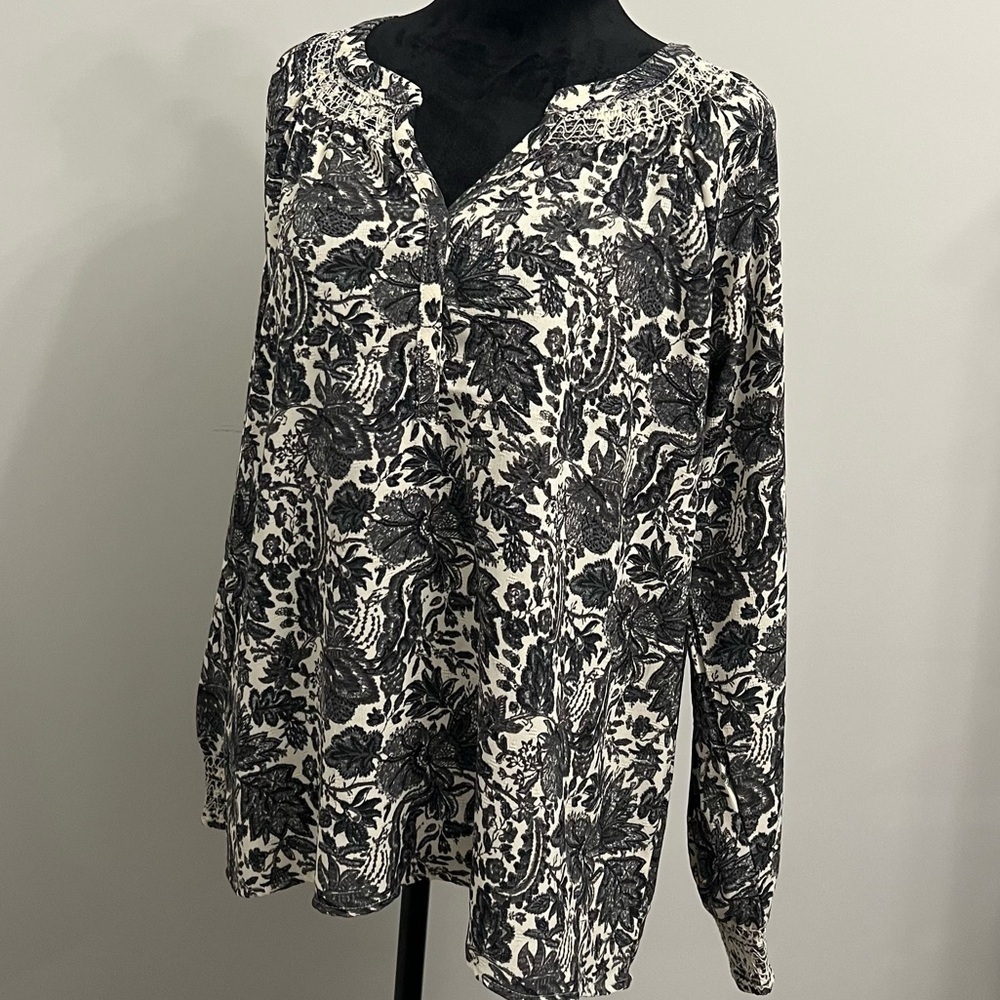 EUC Wonderly Black & White Floral Women's Top - L - Picture 2 of 6